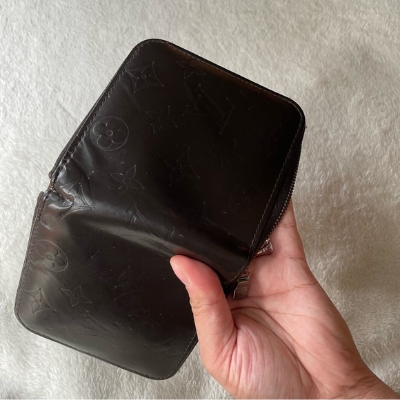 SOLD- Louis Vuitton Zippy Compact - Picture 6 of 12